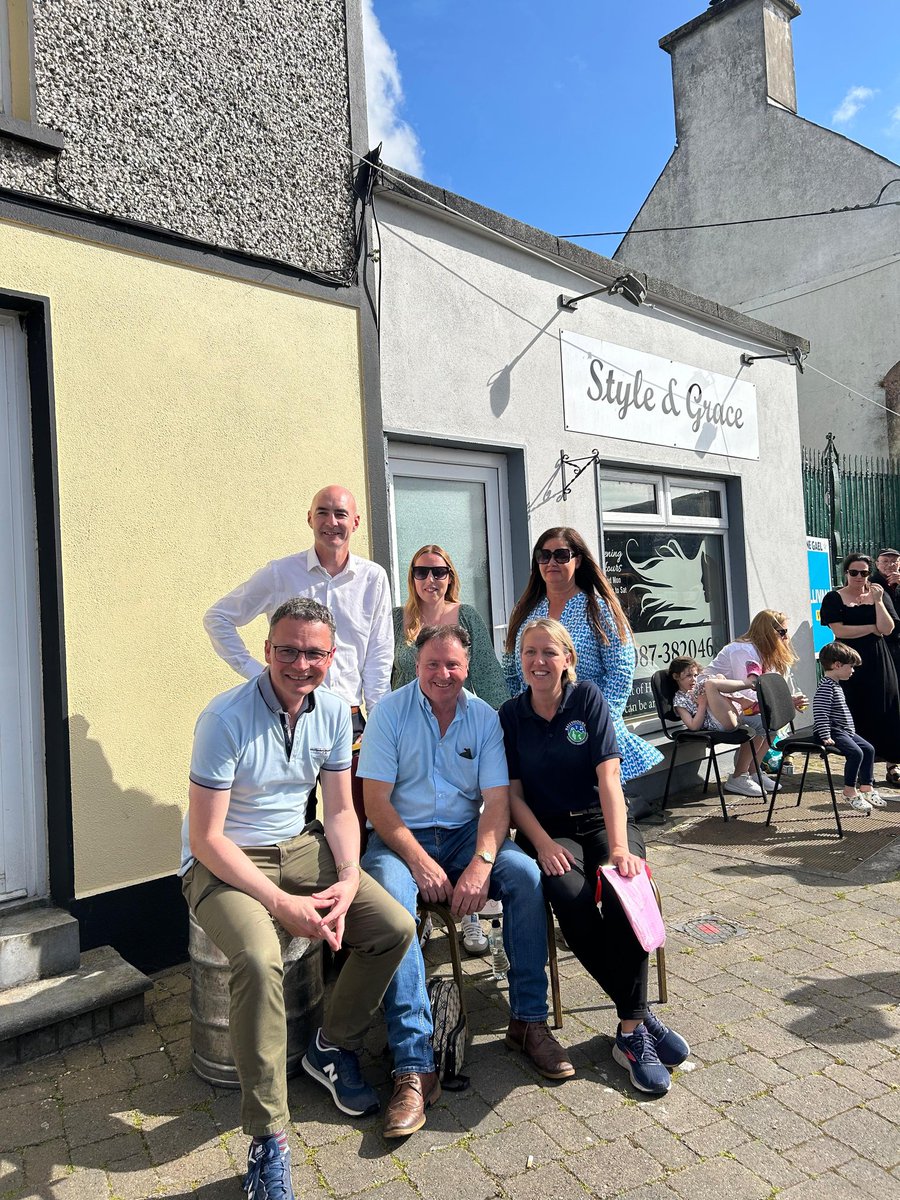 DanielButlerFG's tweet photo. Great to be in Kilfinane for the Fleadh. Wonderful music, food & atmosphere. Well done to all the volunteers whose hard work has paid off. @KilfinaneCC is a real gem in our county.
Thanks to Tommy O'Sullivan for being such a great host & advocate for Kilfinane
#ButlerForMayor https://t.co/Dua4TWxdfe