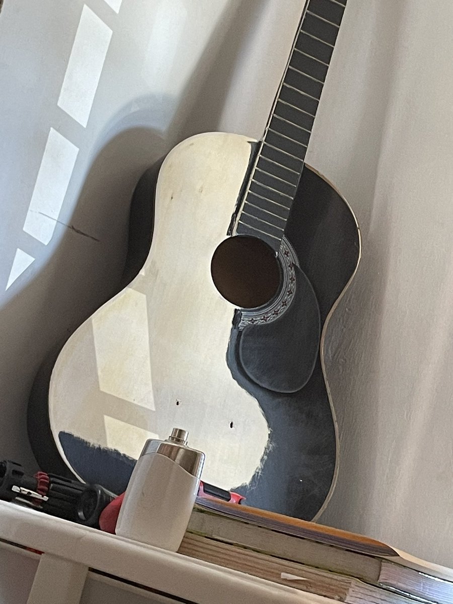 KorvenBrox's tweet photo. Todavía no soy conocido por todos, pero ojalá y mi música le llegue solo a las personas que conecten conmigo❤️🎸 #musico #artista #korvenbrox #guitarra https://t.co/TjKI2VcOWD