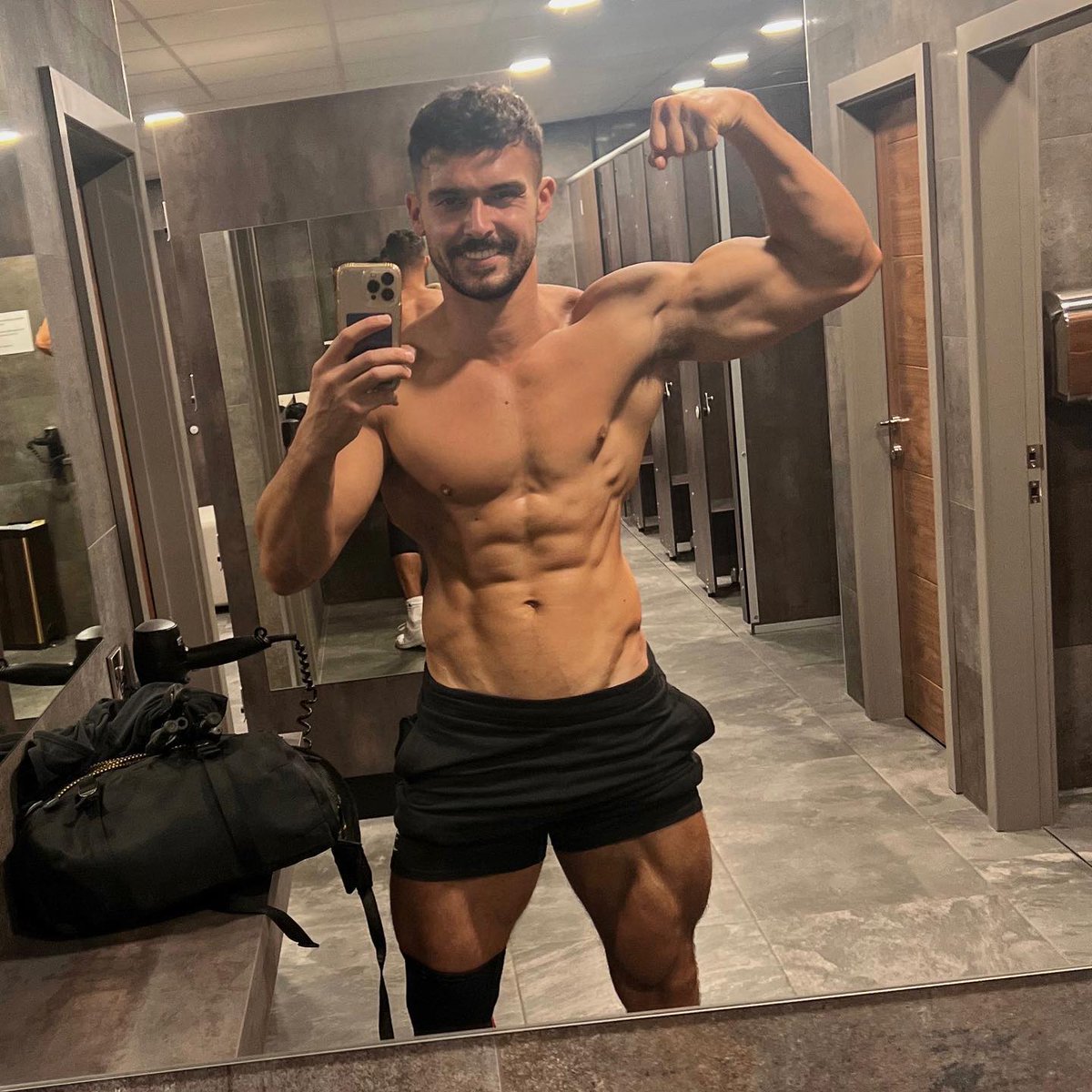 AmenEverytime's tweet photo. Josh Watson for #SelfieSunday✨ #JoshWatson @onlyfans_hunk #FitnessMotivation #Fitness #Model #Selfie https://t.co/Fi6KbJMDdR