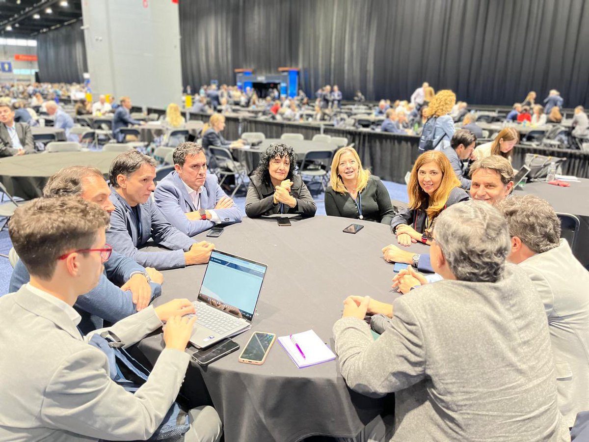 SUMAargentina's tweet photo. Excelente encuentro y trabajo en equipo de @SUMAargentina en #ASCO24! Programando el año de SUMA, definiendo objetivos y proponiendo proyectos. #cancerdemamaargentina https://t.co/cTkjaQOsKb