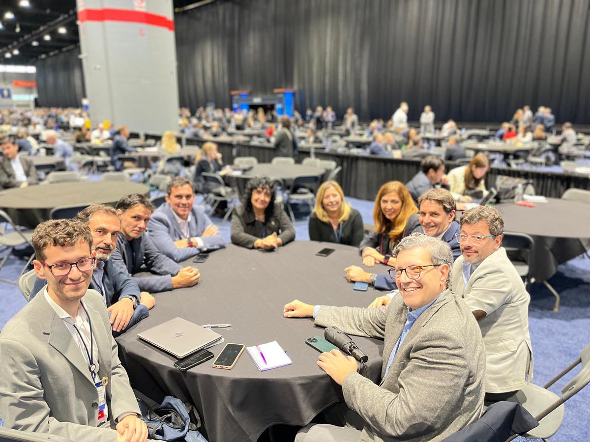 SUMAargentina's tweet photo. Excelente encuentro y trabajo en equipo de @SUMAargentina en #ASCO24! Programando el año de SUMA, definiendo objetivos y proponiendo proyectos. #cancerdemamaargentina https://t.co/cTkjaQOsKb