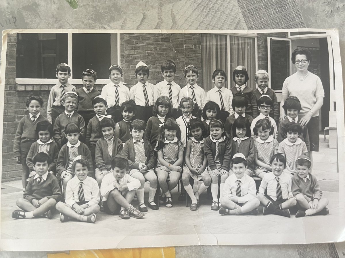 gantshillhammer's tweet photo. The current MrsGHH has me clearing up the house
Came across this picture of me at #ilfordjewish primary school #ijps #ilford send me a DM if u recognise yourself in the picture
No prizes if u identify me it was a long time ago
Disappointingly can’t recall some of the names 🥴 https://t.co/RDKpOe2f45