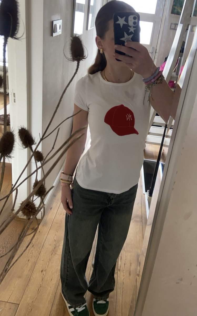 limitingliz's tweet photo. my guy friend said im wide n have a lot of body or wtv that’s supposed to mean ,, this is an outfit check from earlier today do i acc look that wide ?? https://t.co/5aZqU02wTv