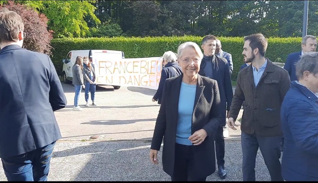 Bonsoir <a href="/Elisabeth_Borne/">Élisabeth BORNE</a>, vous êtes partie bien trop rapidement de la Somme pour qu'on vous parle de la fusion de l'audiovisuel public. Vous trouverez toutes les infos ici : sauvonslaudiovisuelpublic.fr