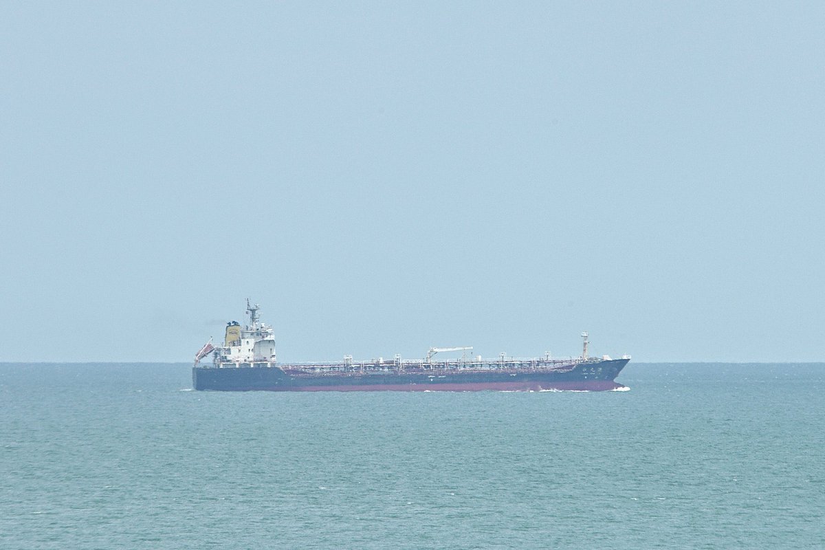 johnmorgan726's tweet photo. The ZHUANG YUAN AO, IMO:9650339 destination unknown “FOR ORDERS” flying the flag of Hong Kong 🇭🇰. #ShipsInPics #BitumenTanker #ZhuangYuanAo https://t.co/SDz89WgYxh