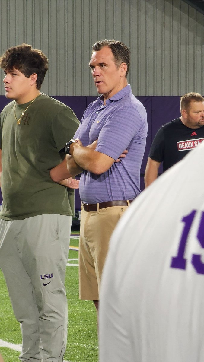 #LSU and Hall of fame OL Alan Faneca at LSU OL/DL camp today.  Standing next to Tigers commit <a href="/BrettBordelon4/">Brett B</a>
