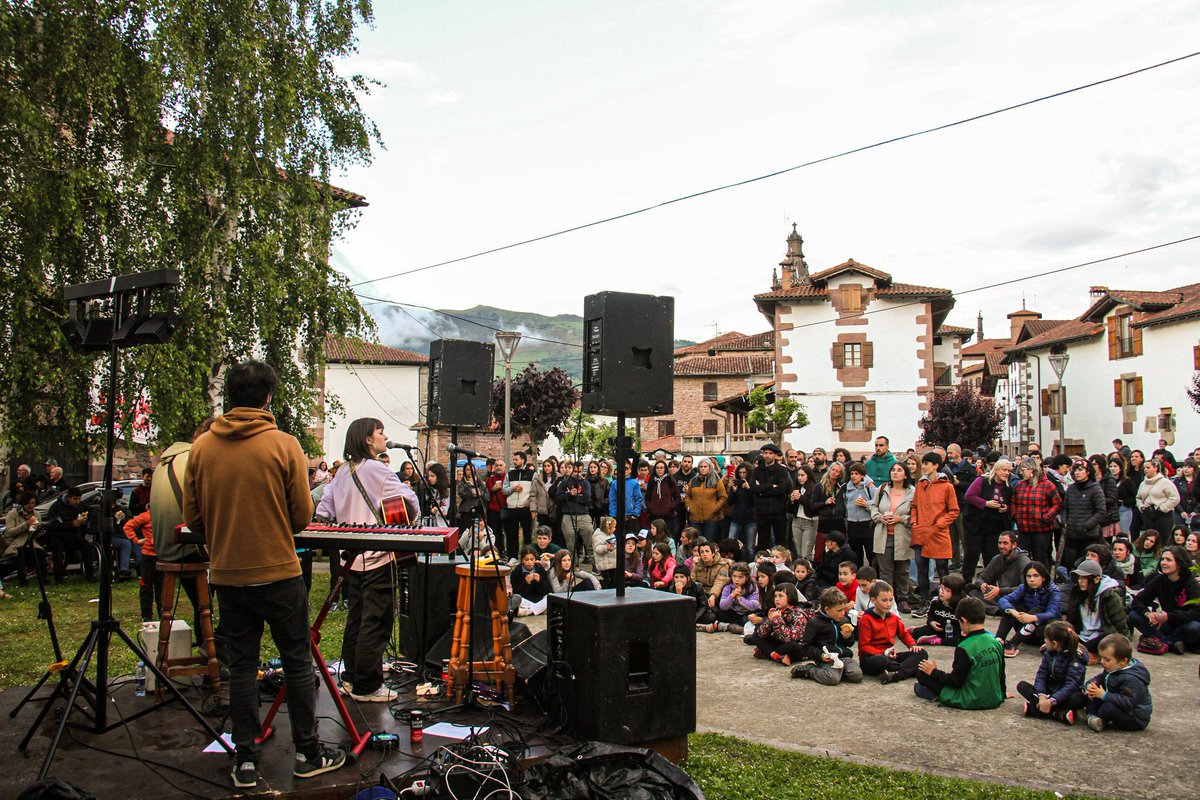 ArizkunRock's tweet photo. Arizkun Rock 2024 [Olaia Inziarte]

📸 @Mikellizardi https://t.co/RbKdVjYLSV
