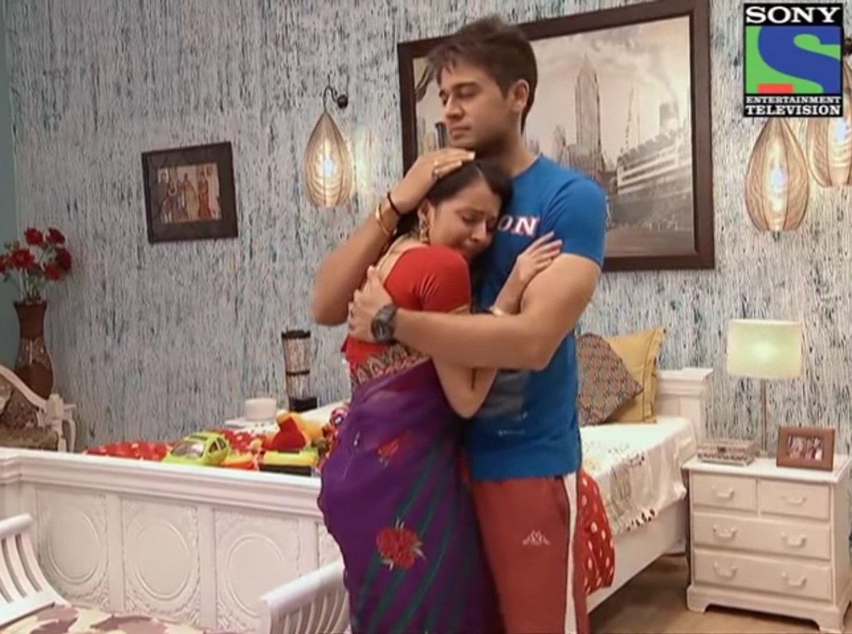 AdhiraMoonchild's tweet photo. He's so freaking soft😭😭❤❤❤❤
#GauravKhanna #BHBK #KrishVaishnav https://t.co/QYyQAM6lR4
