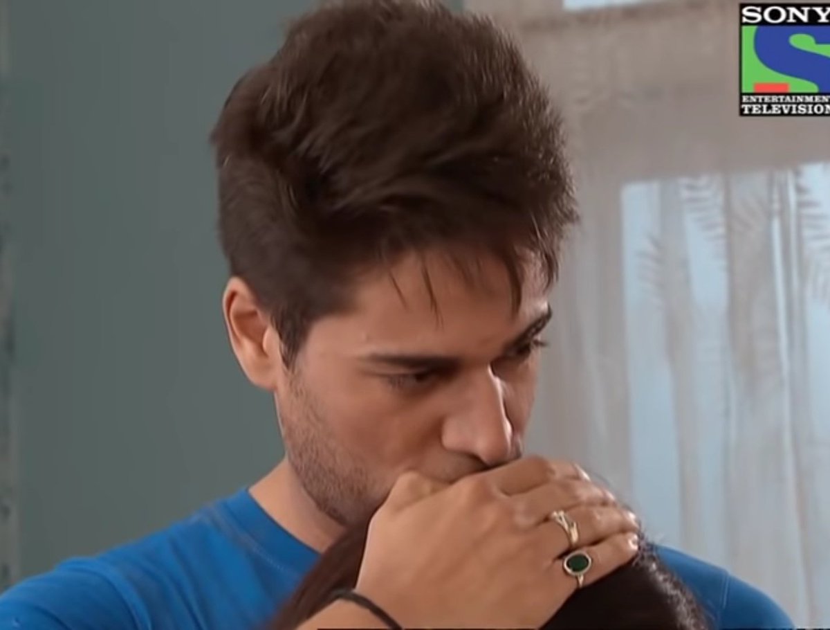 AdhiraMoonchild's tweet photo. He's so freaking soft😭😭❤❤❤❤
#GauravKhanna #BHBK #KrishVaishnav https://t.co/QYyQAM6lR4