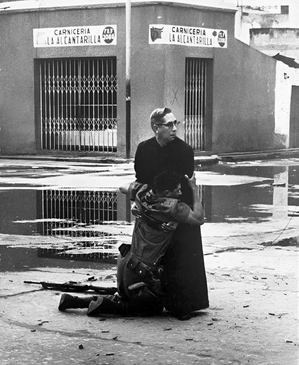 ElvisMecro's tweet photo. Hace 62 años si éramos arrechos. https://t.co/WqF8jj3frK