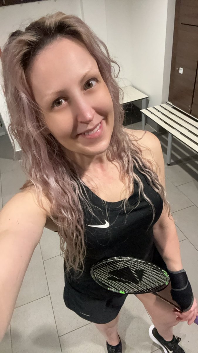 littleduckquack's tweet photo. Post-work badders and Sunday evening drinks 🏸🍺🍻🤗 #badminton #sunday #drinks #sundaydrinks #wba https://t.co/SmUVIzRlkb