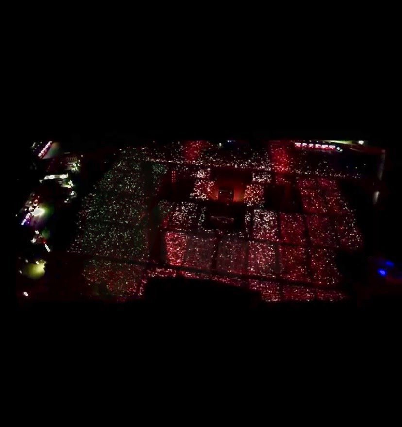 loueoiioii's tweet photo. AL FINAL SI SE VE BIEN FORMADA LA BANDERA 😭 ESTO TIENE QUE VENIR EN LOS LIBROS DE HISTORIA DEFINITIVAMENTE https://t.co/rDoEVbKdZj