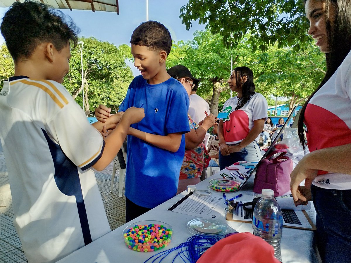 alcaldiabquilla's tweet photo. 🧠¡CHATLEMOS ya está en las calles!♥️

Visitamos el parque Las Nieves con nuestro equipo de psicólogos para brindar herramientas de gestión emocional a la comunidad. ¡Proteger la salud mental de los barranquilleros es nuestra prioridad!🙌🏼 https://t.co/BN3cZDm9OV