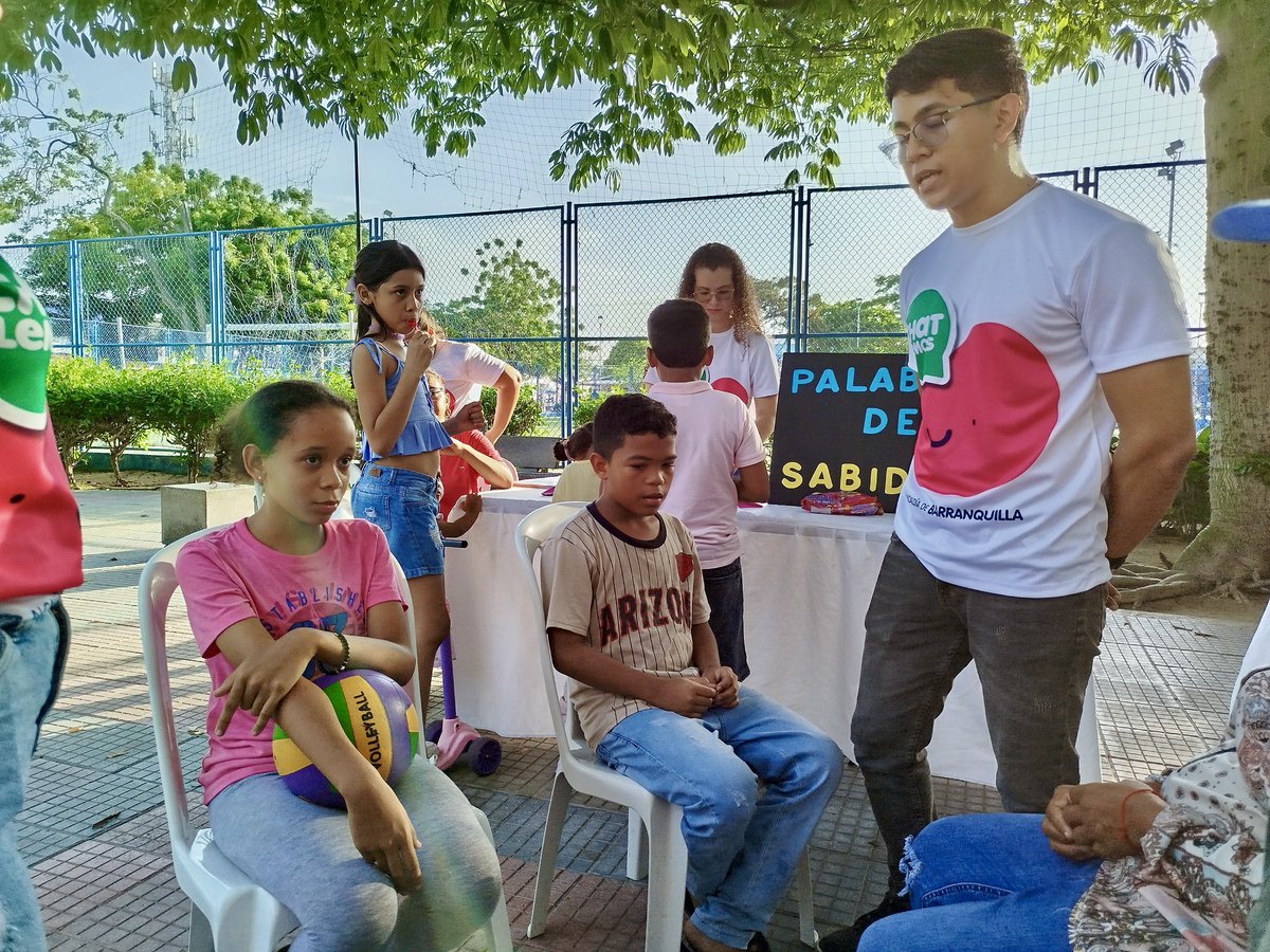 alcaldiabquilla's tweet photo. 🧠¡CHATLEMOS ya está en las calles!♥️

Visitamos el parque Las Nieves con nuestro equipo de psicólogos para brindar herramientas de gestión emocional a la comunidad. ¡Proteger la salud mental de los barranquilleros es nuestra prioridad!🙌🏼 https://t.co/BN3cZDm9OV