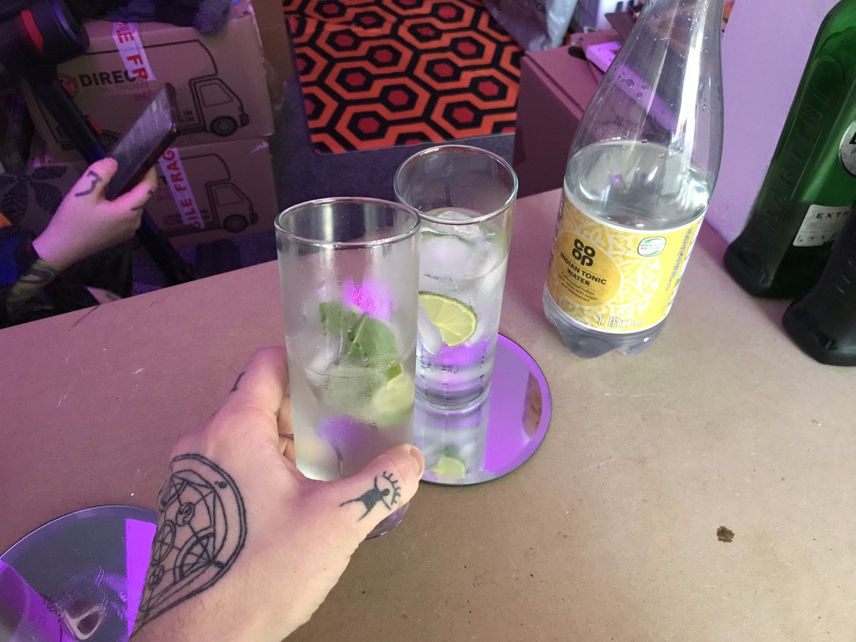 CaptainJimiPie's tweet photo. Enjoying a nice G&T at the new home bar to end my week off (thanks to @MrJamesMay for his Asian Parsnip) #GinNTonic #HomeBar #houserennovation #backtoworktomorrow https://t.co/IOVnaSVGvj