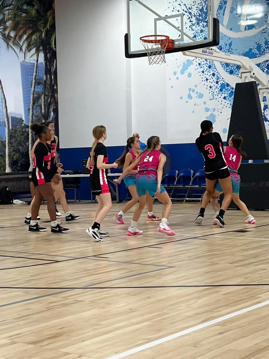 2029LadyVision's tweet photo. Sometimes the shots don’t fall but no one will ever question their defensive effort! Way to battle this weekend ladies! #VEAhoops https://t.co/9AOKHhV4m8