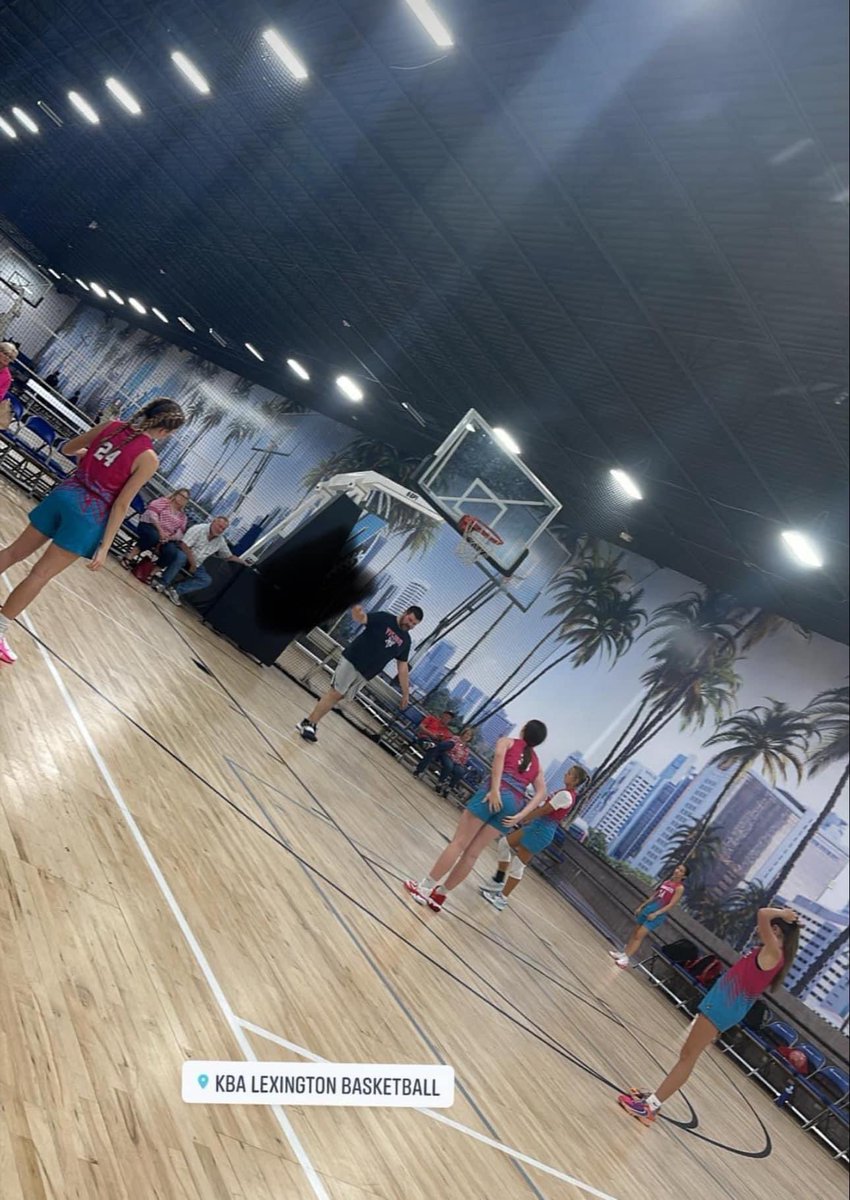 2029LadyVision's tweet photo. Sometimes the shots don’t fall but no one will ever question their defensive effort! Way to battle this weekend ladies! #VEAhoops https://t.co/9AOKHhV4m8