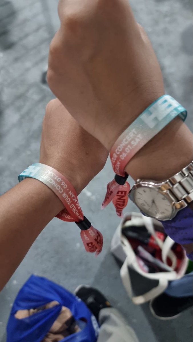 gdmnsyne's tweet photo. + kahit may gforms and all, di talaga guarantee na makikita lahat- and it's really understandable (na-experience first-hand kung bakit) 🙌

pero lahat ng pagod from morning nawala pagkalabas ni IU 💟

I hope everyone enjoyed it, too! 💗 shempre, matic 😂

galing galing, maaenas🤭 https://t.co/VnpJOr8ONA