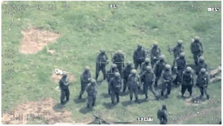 DjoKalengay's tweet photo. #RDC🇨🇩 Repéré par un drone de la #SADC à Rumeneti, 18 officier RDF périssent dans le bombardement.
🇿🇦🤝🏼🇨🇩 @FARDC_off @VPMDefenseRdc 
#Bendele_ekueya_te https://t.co/YtN6HxAUEK