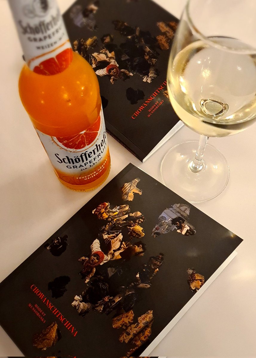 Opernjunkie's tweet photo. "Sich zu besaufen, wäre schön,
um den Rausch zu vertreiben!
Ach, nichts, kein Kummer würde geschehen,
gäbe es nicht den bösen, berauschenden Branntwein.
Ach! Nicht der Wein ist schuld,
sondern die Schuld hat der Suff."
#InterOpernWein https://t.co/1stKWubXpd