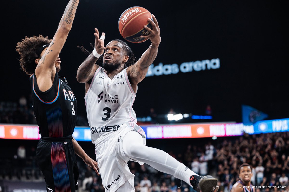 LDLCASVEL's tweet photo. ⛹️ #PlayoffsLNB / G5 Demi-finale - Fin du QT1
⚫️ @ParisBasketball - 3️⃣2️⃣
⚪️ LDLC ASVEL - 2️⃣4️⃣
🎥 @lachainelequipe
#LDLCASVEL https://t.co/GekuRayu0a