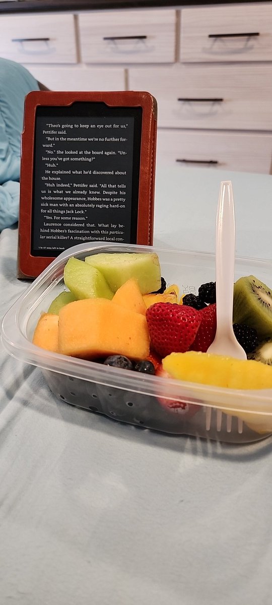 #timelineCleanse yes, caring husbands exist. I've got covid, and hubby went to the store for fresh fruit, chopped it up, brought to me in my isolation room with my kindle. Because real men care and do the work to show it. (He's also making scratch soup)