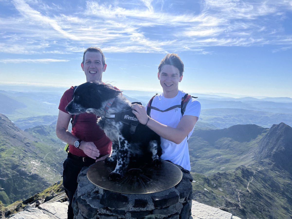 potterscfc's tweet photo. Made the most of a beautiful day with a very early start to climb #snowdon #clawddcoch and #yraran on a 10 mile loop with the eldest and the dog. 😃 It’s not quite the lakes, but the views were good. https://t.co/8AnQWsrBK0