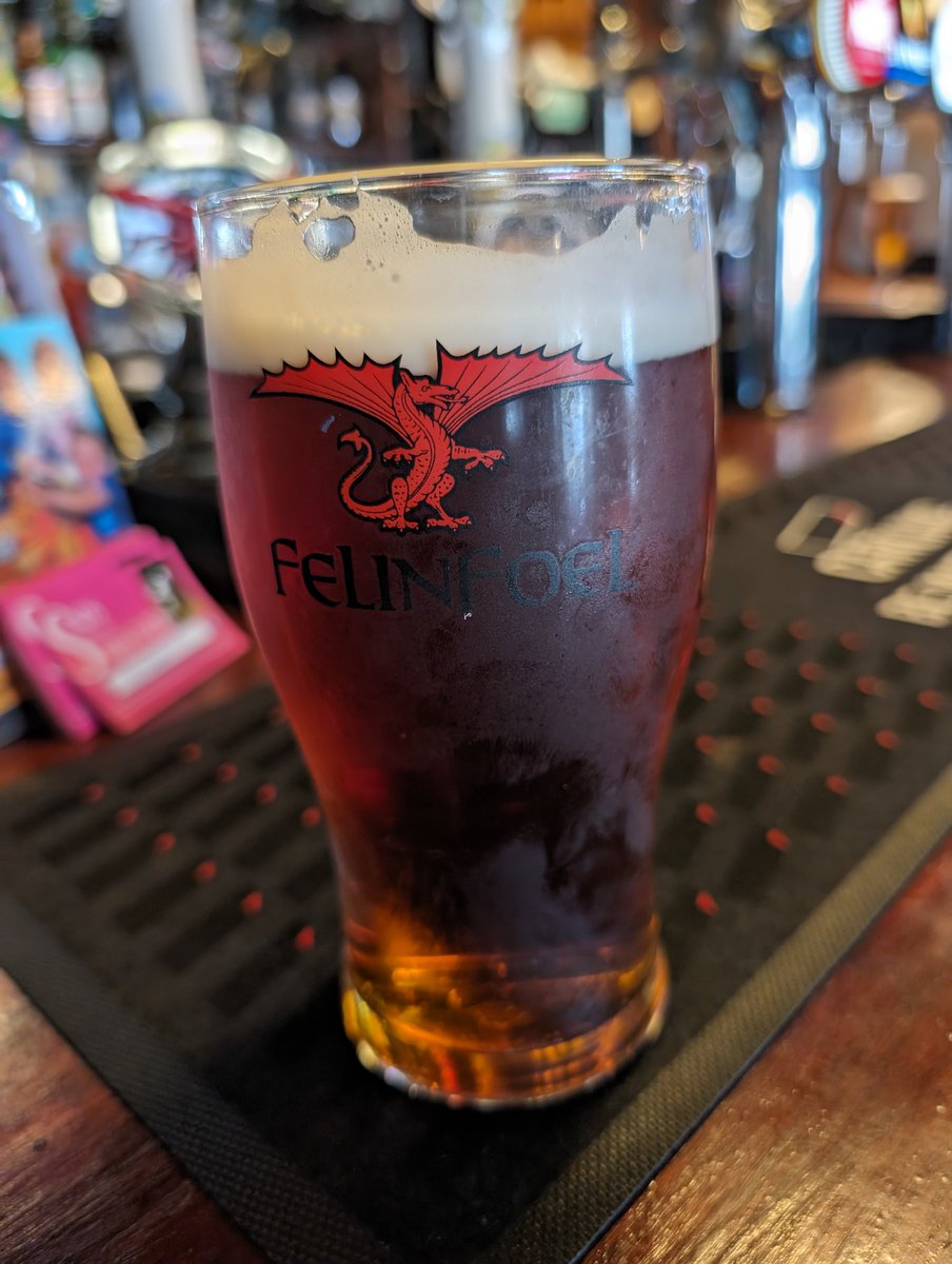 PubsCymru's tweet photo. A well kept pint of #DoubleDragon at the #SunInn in #StFlorence
Be rude not to stay for another #Pembrokeshire https://t.co/PCTFt6ONAk