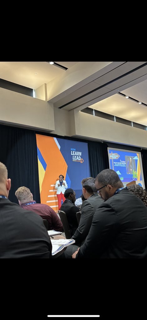 chaylynmartin's tweet photo. Thank you @USJ_BlueJays for the opportunity to go to the NCAA Career in Sports Forum it was an amazing experience!
#NCAALearnLead https://t.co/7TsV4Xn0Wh