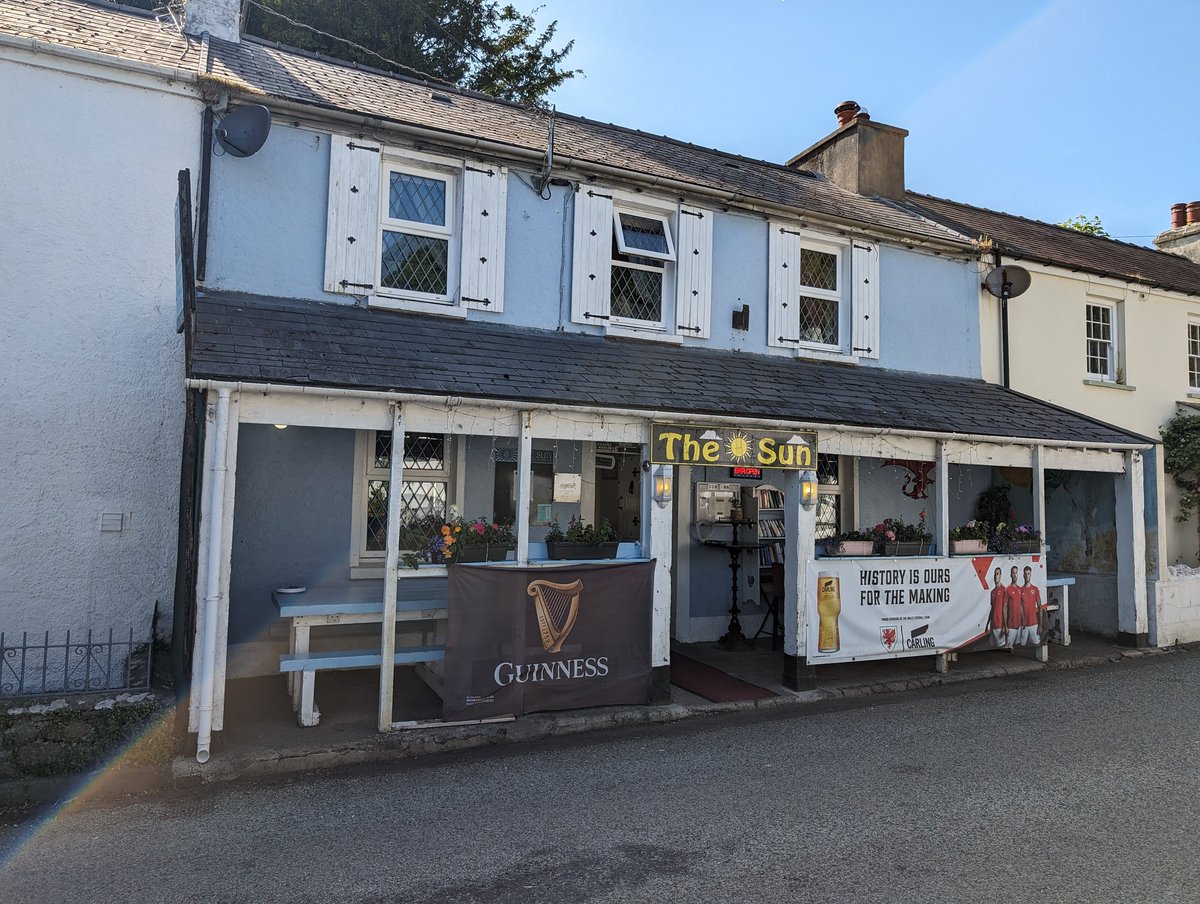 PubsCymru's tweet photo. #SunInn rebuilt in 1847 by one #JohnThomas for a grand total of £63.00
#StFlorence #Pembrokeshire https://t.co/6cnXP2HiTe