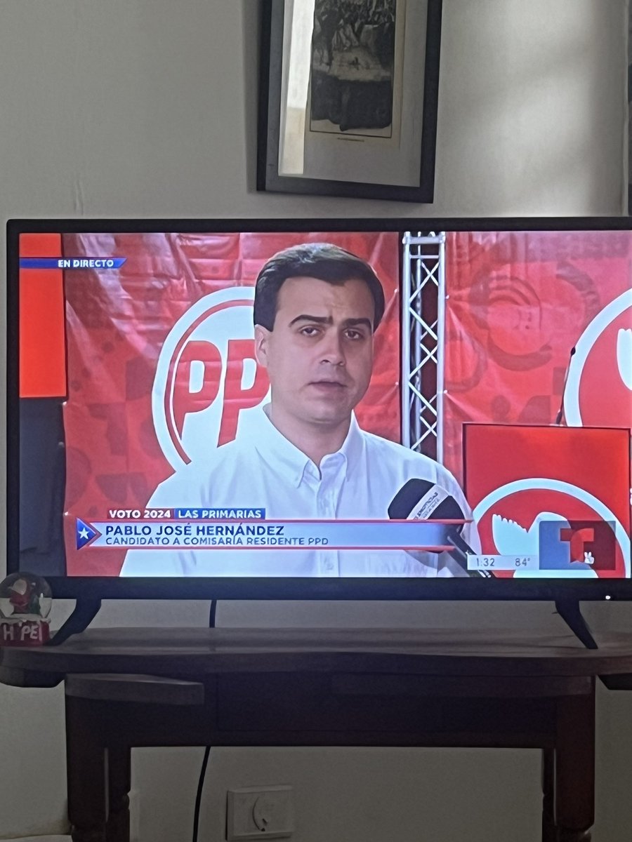 BelalvaLudwig's tweet photo. Una cara nueva, con apellidos de políticos de carrera, y con ideas colonialistas de los 1950s. Un joven boomer, asimilista, colonialista, enajenada por conveniencia, e indiferente por herencia y engrandecimiento de billetera. https://t.co/ZdEfugzCcd