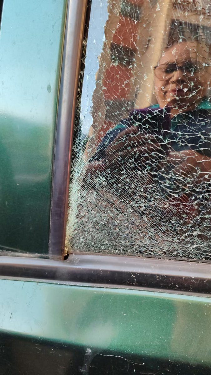 edifchuruata's tweet photo. (9) El día 29/05 alrededor de las 12 am lanzaron varias botellas desde pisos altos del edif churuata al estacionamiento q da a ventanas de los aptos A y D. Se presume fue desde el apto 1-17D (q ya habia sido desalojado) causando daños a carros de varios copropietarios. https://t.co/7N7zj3goKx