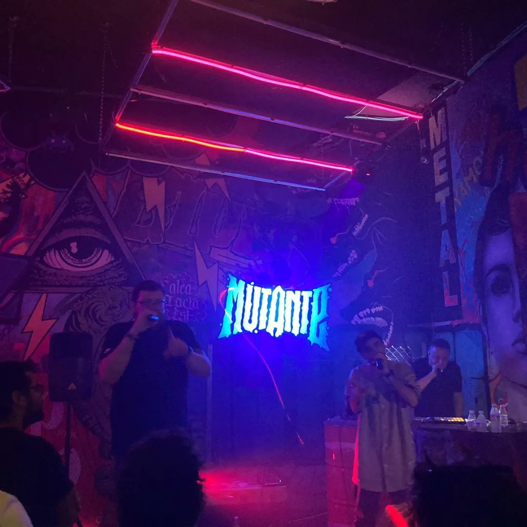 Jimmy_Jazz1's tweet photo. Gracias a todos los que sacasteis un rato para pasaros por nuestro show del viernes. Lo pasamos fetén. Gracias también a @LinoBandini @DjEDN_ y todos los que de alguna forma han aportado su esfuerzo en esta transa.

Nos vemos muy pronto con más shitness, familia. 📡🎶🌡️💥 https://t.co/4WcGio8Imu