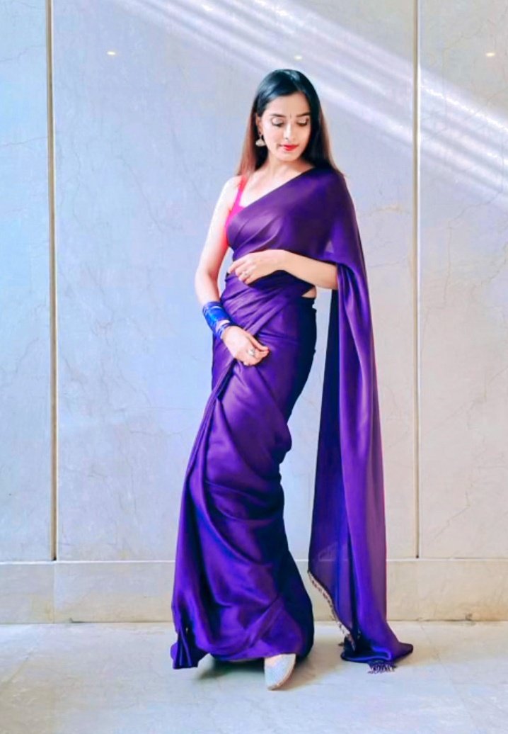 Draped in elegance 💖

#PoojaSharma #SareeLove