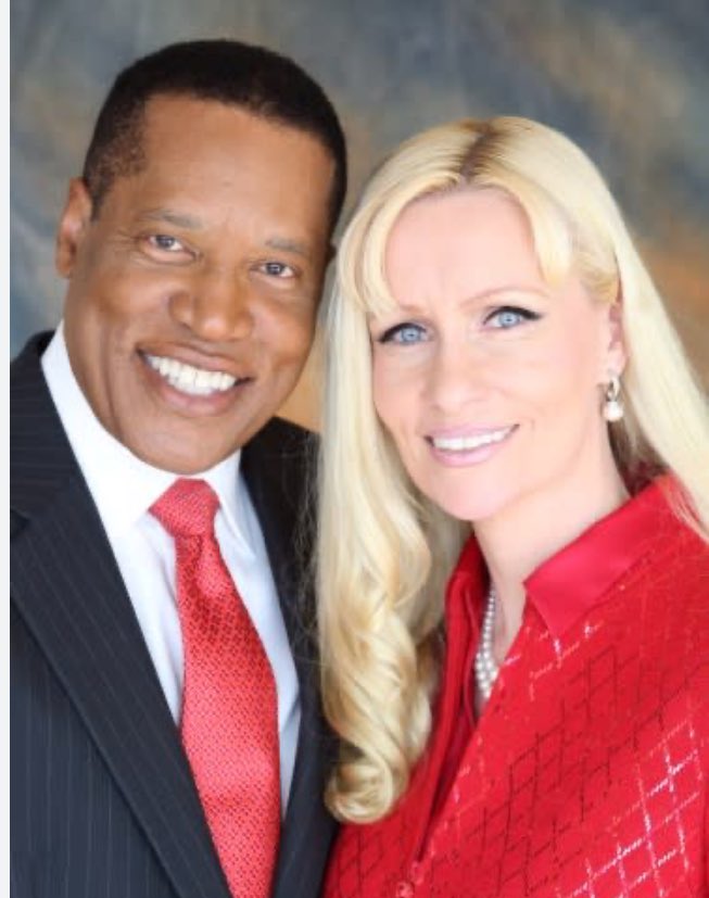 BBartholomeuw's tweet photo. There is something all Uncle Toms have in common that support Traitor Trump and MAGA Republicans.  Jungle Fever. #BlackTwitter #HBCU #USA #CNN #FoxNews #Sunday https://t.co/erzf8vYbRc