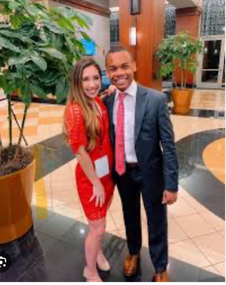 BBartholomeuw's tweet photo. There is something all Uncle Toms have in common that support Traitor Trump and MAGA Republicans.  Jungle Fever. #BlackTwitter #HBCU #USA #CNN #FoxNews #Sunday https://t.co/erzf8vYbRc