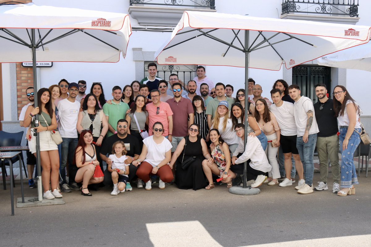 psoeex's tweet photo. 👦🏻👩🏼 El @PSOE es el único partido que asegura que Europa siga siendo útil a los jóvenes de Extremadura.
🫂 Convivencia de @magallardomir este domingo con los jóvenes en #Calamonte.
✔️ Más: https://t.co/ASqwwmj21O
#ExtremaduratambiénesEuropa/❤️
#VotaPSOE
#MásEuropa🇪🇺 https://t.co/oyM3tOZInr