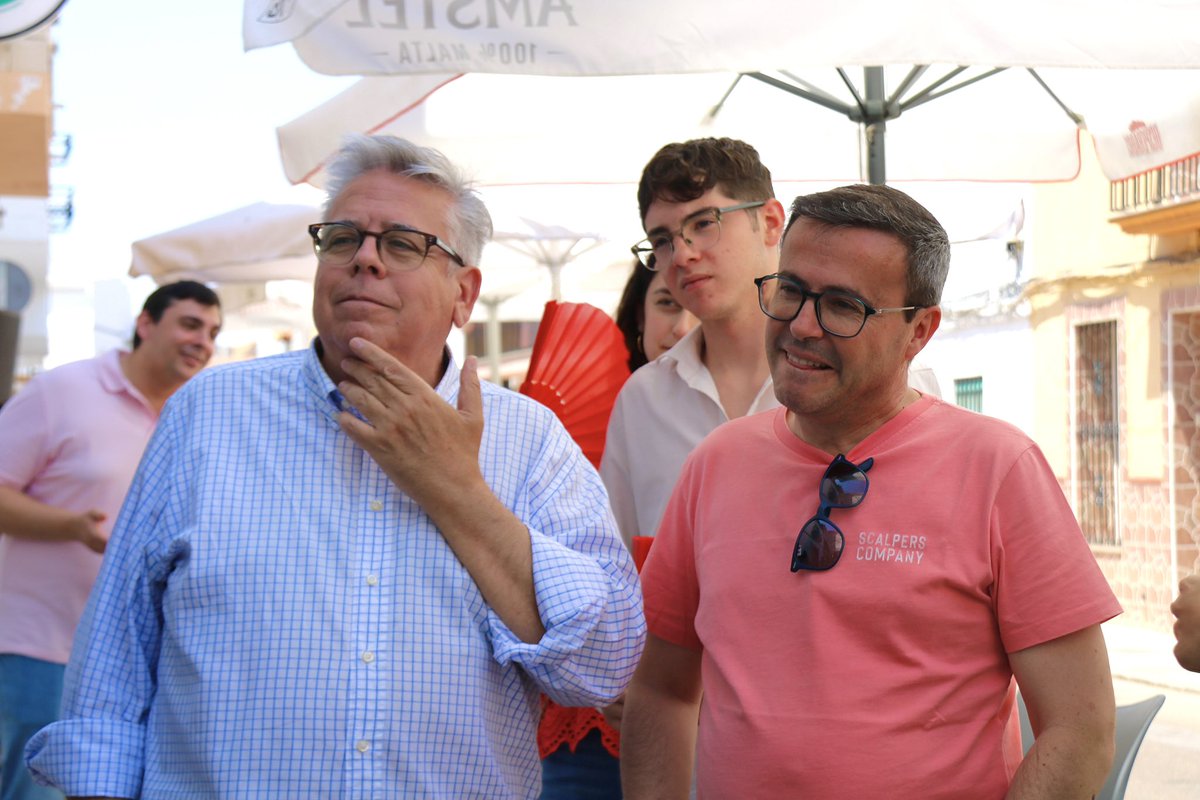 psoeex's tweet photo. 👦🏻👩🏼 El @PSOE es el único partido que asegura que Europa siga siendo útil a los jóvenes de Extremadura.
🫂 Convivencia de @magallardomir este domingo con los jóvenes en #Calamonte.
✔️ Más: https://t.co/ASqwwmj21O
#ExtremaduratambiénesEuropa/❤️
#VotaPSOE
#MásEuropa🇪🇺 https://t.co/oyM3tOZInr