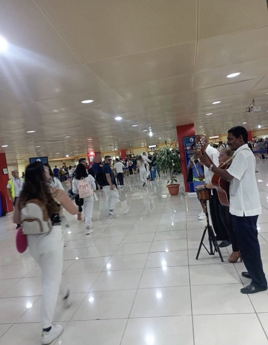 En el día ayer quedó oficialmente inaugurado el inicio de la temporada del turismo portugués en Varadero 🙌. 

388 pasajeros arribaron ayer al aeropuerto internacional Juan Gualberto Gómez con la aerolínea WORLD2FLIGHT. 

¡Bienvenidos! 🙌🙌🙌

#turismoportugués #Cuba #Varadero