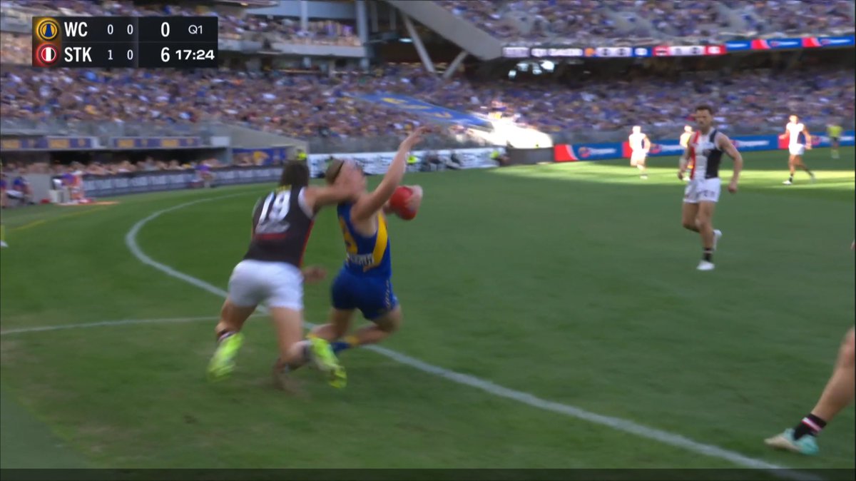 peitspaces's tweet photo. @TomBrowne2000  how  is this not a free  looks cerliess to me   over the  sholder an neck or dus the afl not cear abut this https://t.co/LS3VAYgGAr