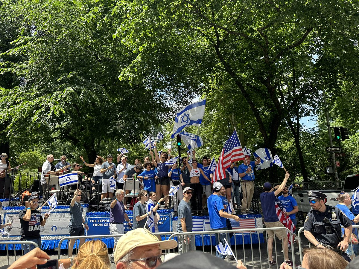 tonytom82's tweet photo. Live from the Israel Day Parade! Massive crowd , a lot of joyful and beautiful families , American flags together with Israel flags! One chant : Bring them home ! #israelday #USandIsrael #bringthemhome #UsIsraelfriendship https://t.co/7yWReFWtB9