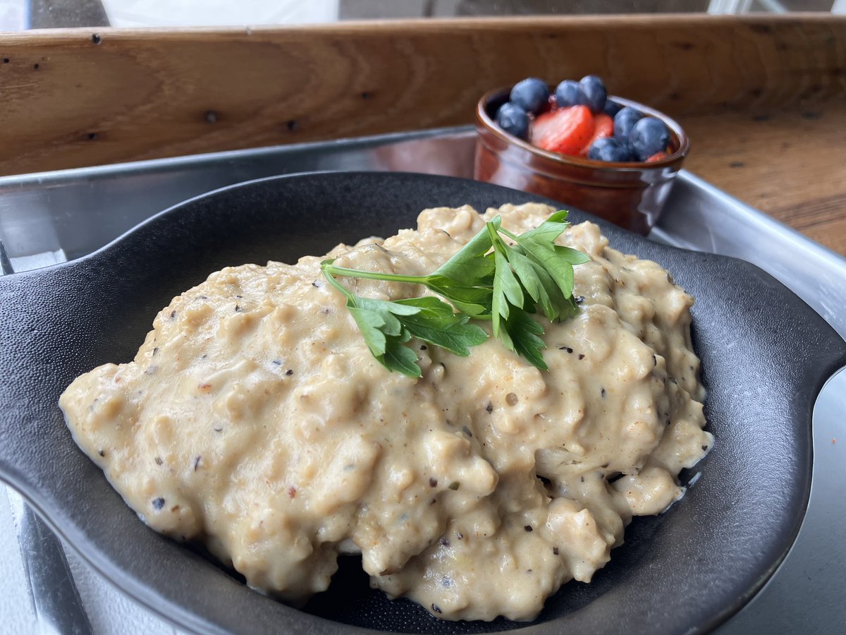 ChestnutBrews's tweet photo. Sunday Fundays in #downtownmorgantown 😋 🍺 

We’re featuring specialty beer brunch drinks and biscuits and gravy on Sundays. 11a-7p

#beerbrunch #brunchmunch #nosundayscaries #morgantownmile #eatlocal #drinklocal #supportlocal #morgantowneats #wvbeer #wvcraft #wvcraftbeer https://t.co/AexVT6JLuh
