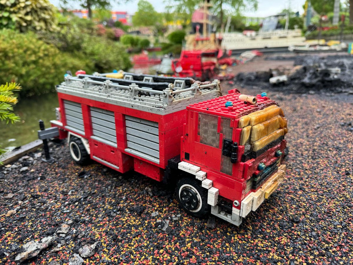 What a week for #LEGOLANDBillund!… an older part of the Miniland park caught fire on Tuesday night (whilst the park was closed) and had to be removed.

Cudos to the park staff and fire brigade for their hard work. 

(1/2) 🧵 #LEGO #LEGOLAND #Billund
