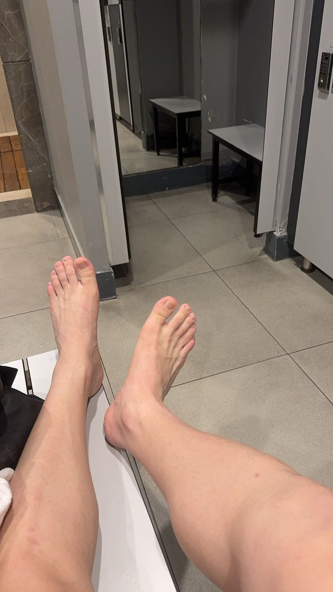 kim ayaklarıma masaj yapmak ister dm gelin istanbul avrupa yakası #feetboy #feetworshi̇p #feetmaster #feetslave #master #slave #kinky