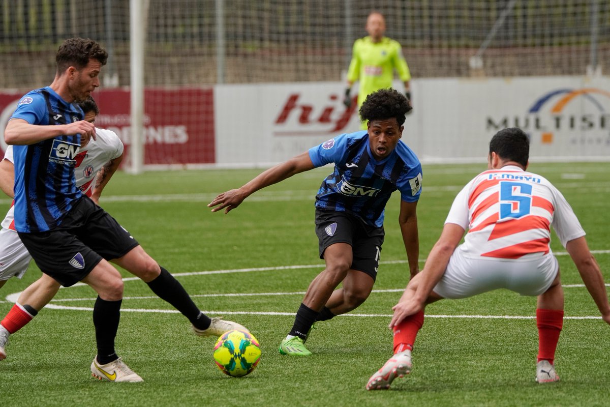 El nostre migcampista <a href="/JoanetLoel/">Joan Lopez</a>, convocat amb la selecció de Guinea Equatorial 🇬🇶 per als partits del Pre-mundial:

🆚 🇹🇳 Tunísia, 5 de juny a Rades
🆚 🇲🇼 Malawi, 10 de juny a Malabo

#seremmés💙🖤