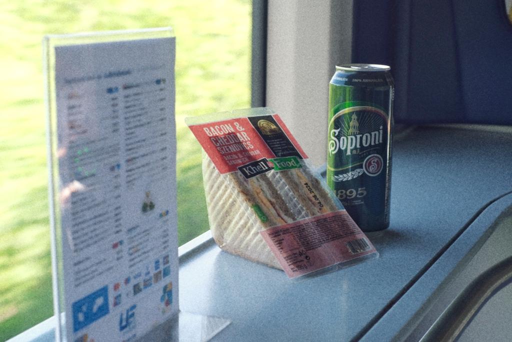 _DiningCar's tweet image. 🇭🇺🥪🍺 Warm greetings👋 from the popular Sunday afternoon #InterCity-service №803 "Mecsek" from #Pécs🇭🇺 to #Budapest🇭🇺. This 10 carriage long consist runs with a nice MÁV "ARmz" half 1st-class / half bistro carriage, where I went for a sandwich🥪 &amp;amp; a Hungarian lager🍺! ☺️