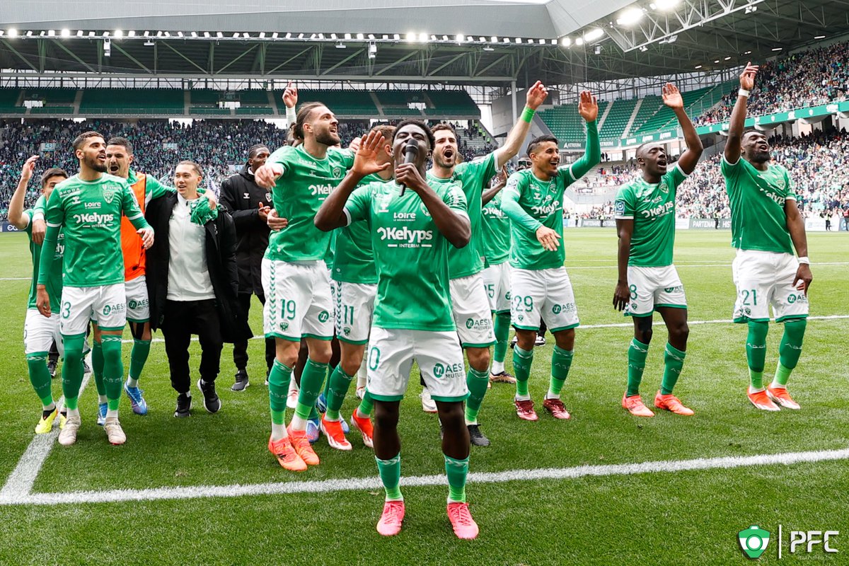 clappingmedia's tweet photo. L’AS SAINT-ETIENNE EST OFFICIELLEMENT PROMUE EN LIGUE 1 !!! 🔥💚 https://t.co/SraAcVBjjg