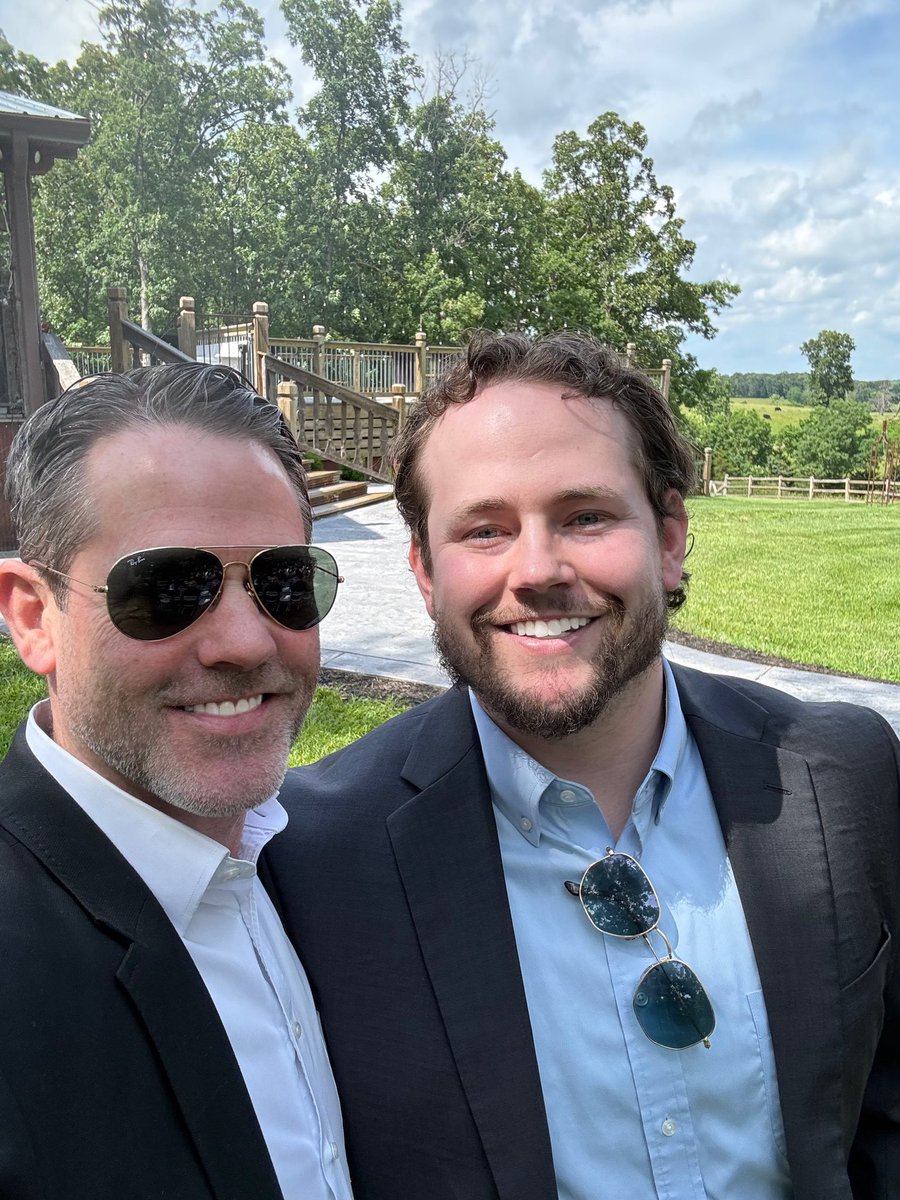 _calebgrace's tweet photo. Weddings are fun https://t.co/HPVIHuqolk
