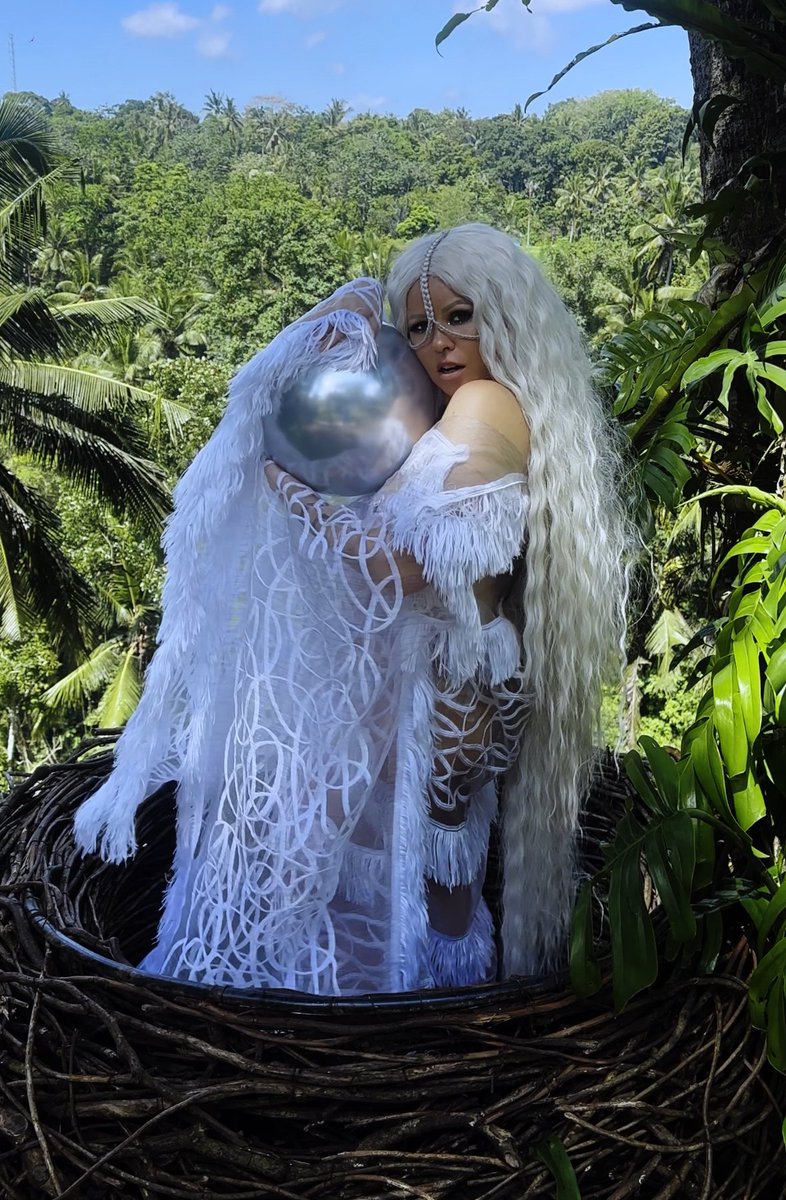 This song is a spell for protecting your magic:
THE ART OF BEING ALONE: spoti.fi/3yBXVUW