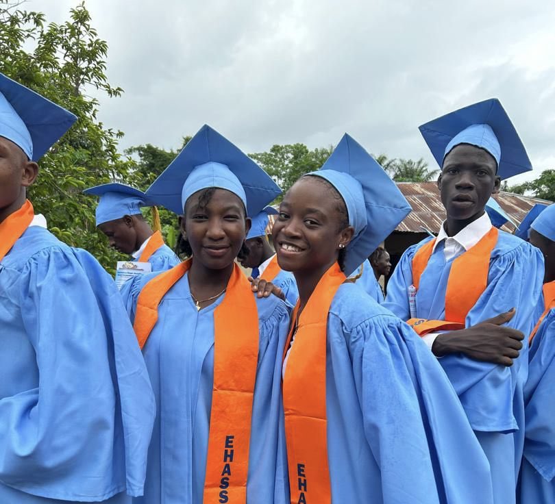 yakisawyerr's tweet photo. It was my pleasure to deliver the keynote address at EduNations Hope Academy Senior Secondary School’s Graduation Ceremony yesterday afternoon. Located in Rokassa Village, about 11 miles from Konta Line in Port Loko District, this impressive senior secondary boarding school is part of a network of 15 EduNation primary, junior and senior secondary schools across Sierra Leone providing free, quality, child centered education for underserved rural communities and underprivileged children. Funding from American sponsors covers tuition, uniforms, meals for all the pupils and boarding accommodation for senior secondary school pupils.

I am wishing the graduands all the best as they start the next chapter of their life journeys.